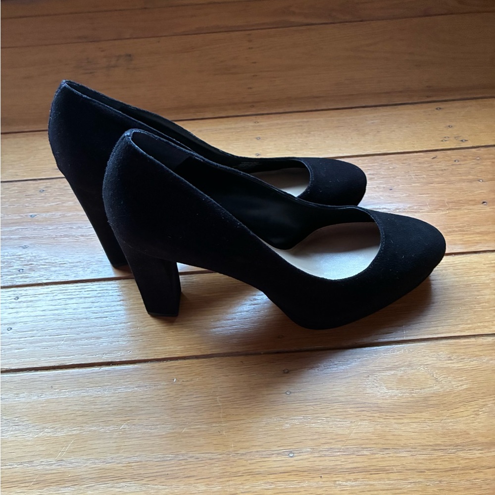 NIB Black SuedeWomen's Heels size 8.5